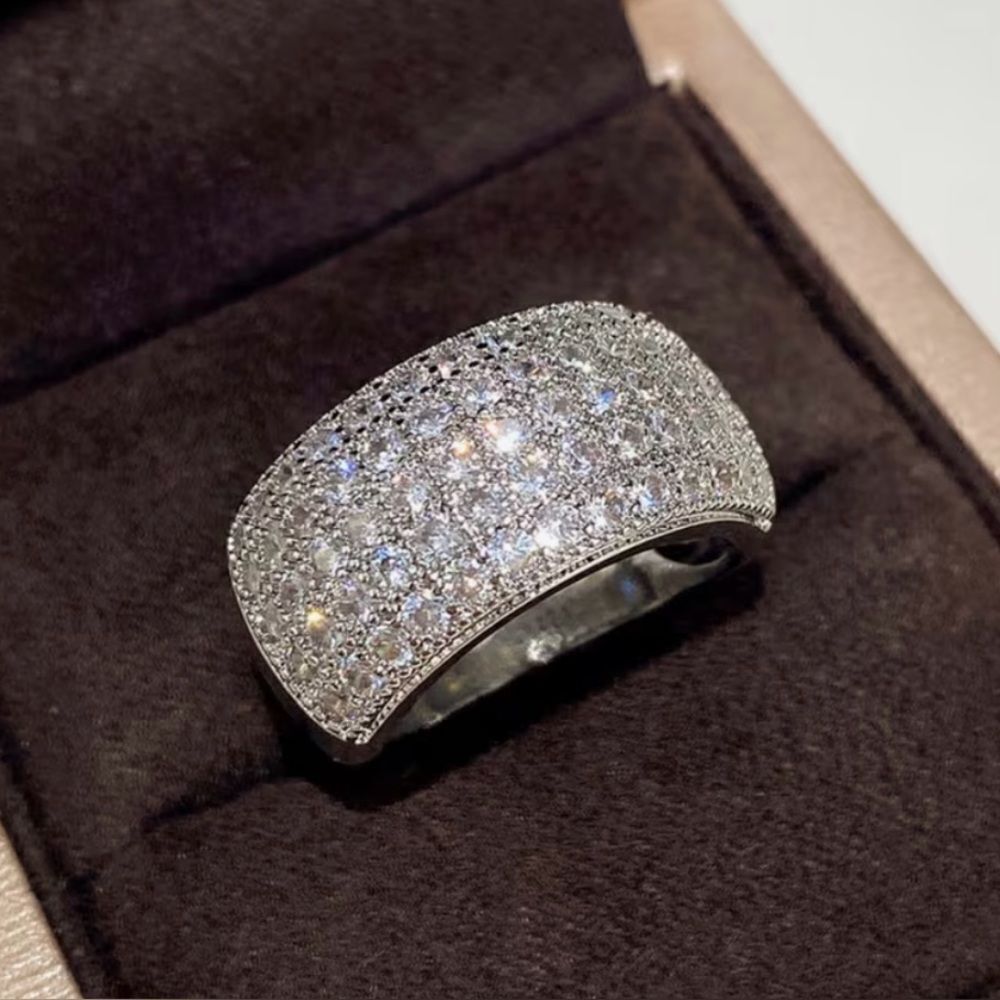 💕 Elegant Silver Band with rows of Swarovski Crystals Women's Ring 💕 - Picture 2 of 9